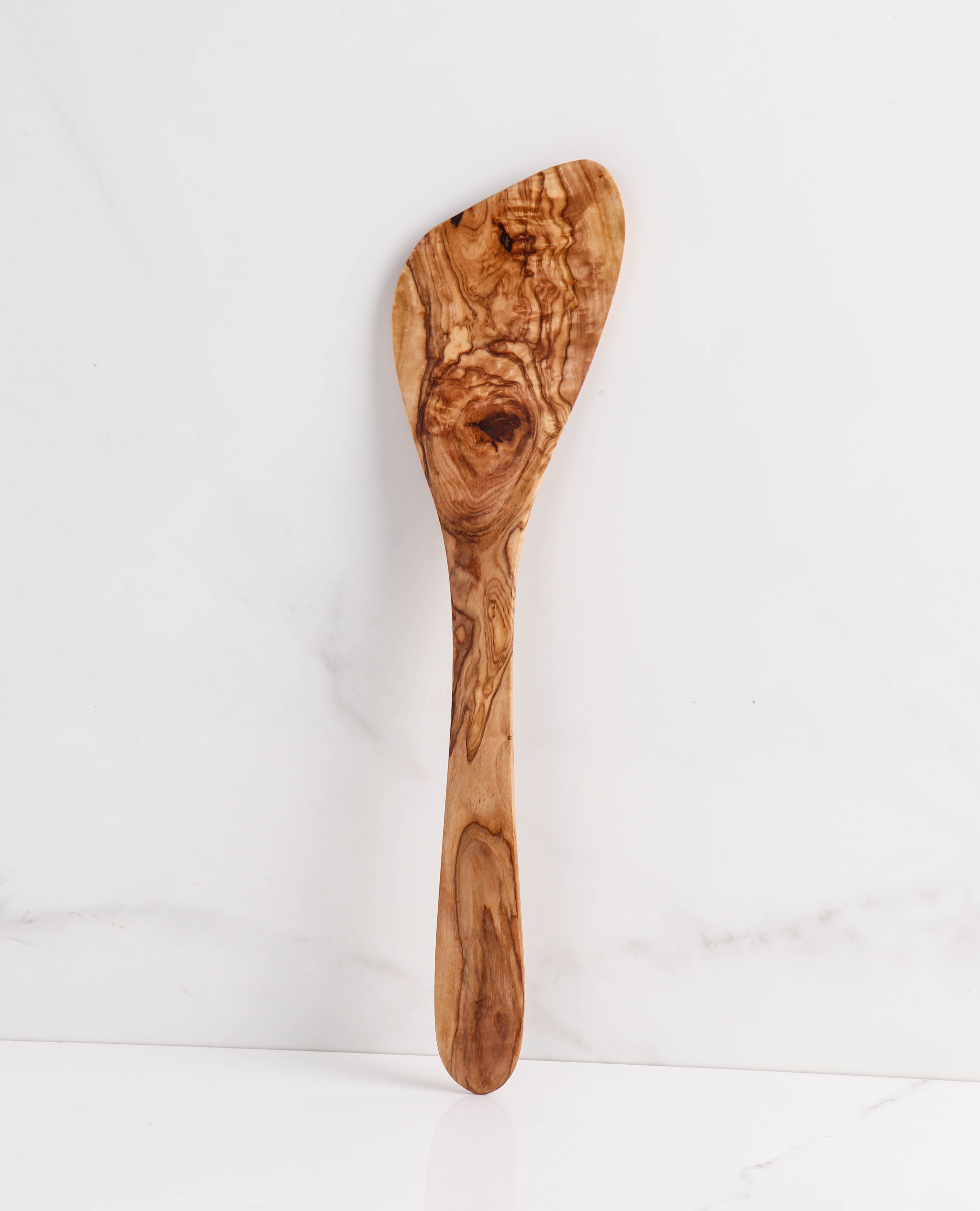 Ergonomically Designed Olive Wood Spatula: Perfect for scraping and stirring with precision, its curved edge matches pot contours, enhancing cooking enjoyment. A must-have kitchen tool for those who value craftsmanship and efficiency.